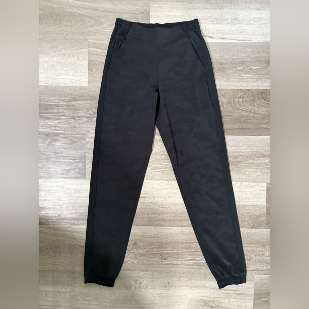 Athleta textured Dark Camouflage Joggers